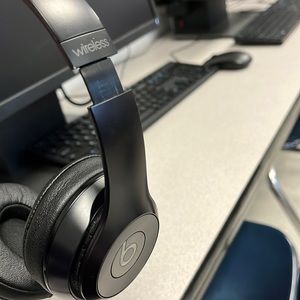 Beats wireless headphones solo